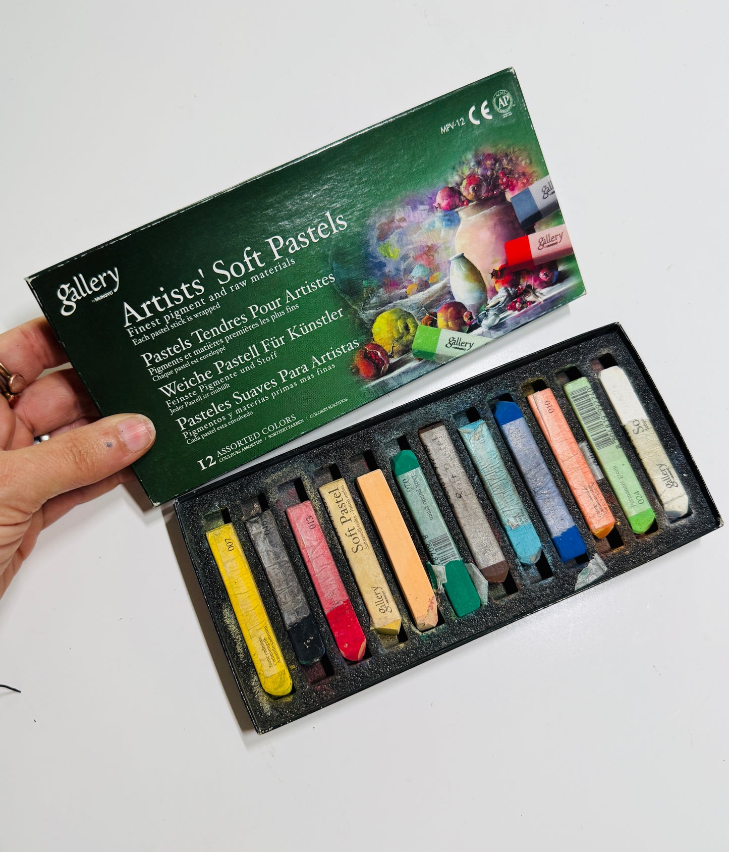 Mungyo Gallery Artists’ Soft Pastels 12 set