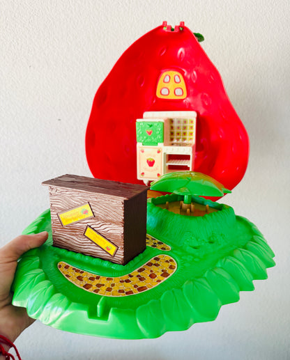 Vintage Strawberry Shortcake Berry Bake Shoppe Playset