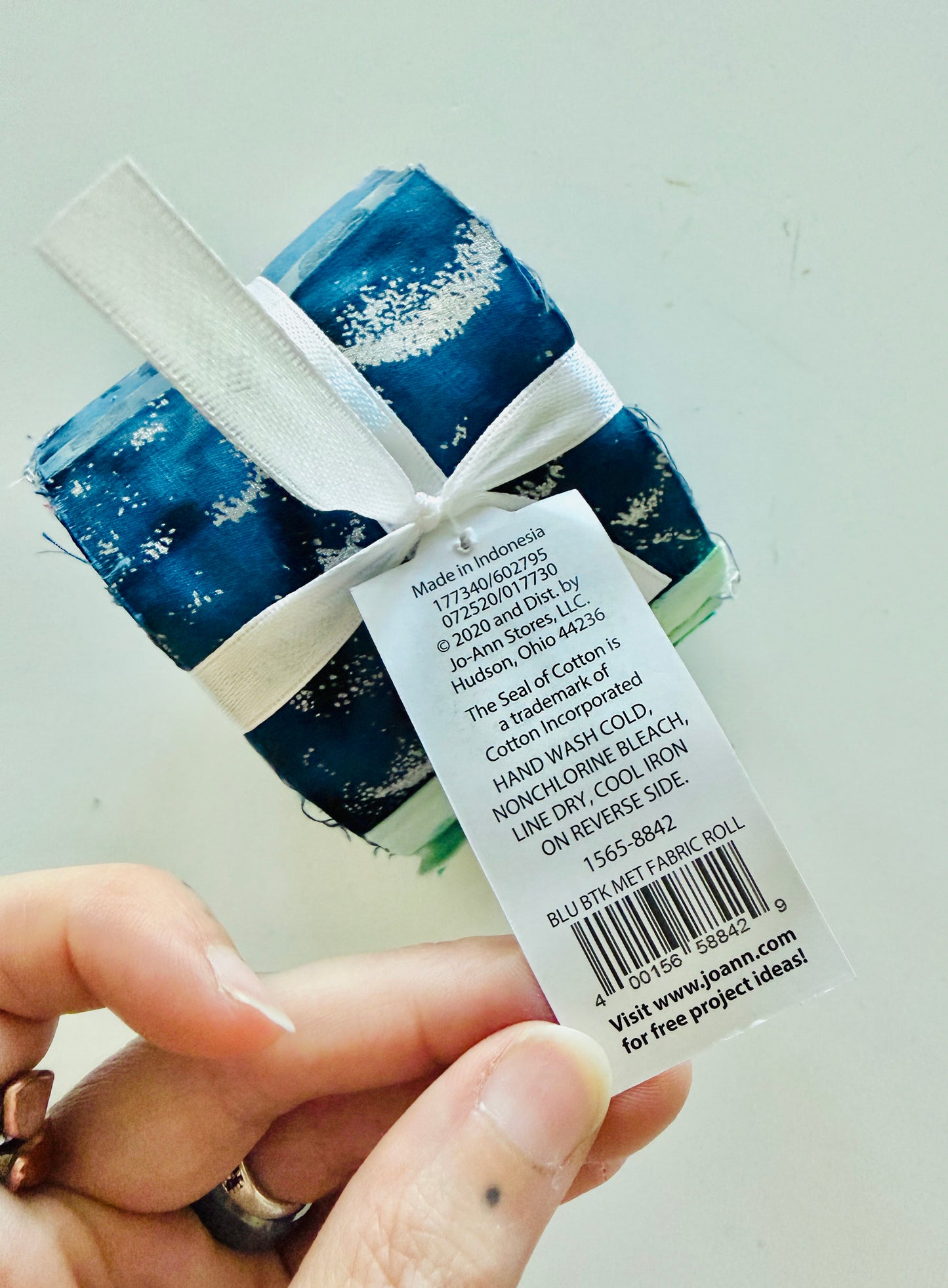 Fabric Roll - Blue Batik Met